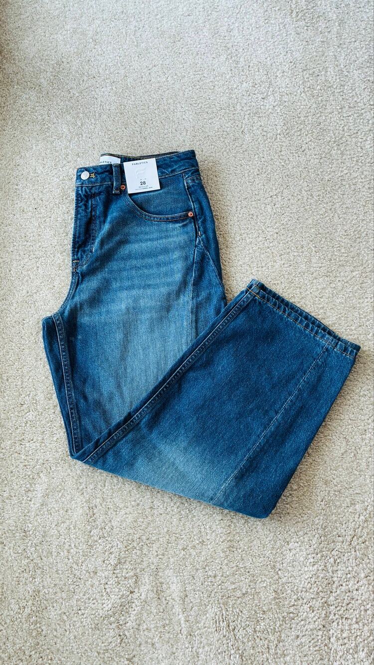 High Rise Barrel Jean Size: 28 in - Medium Wash - NWT